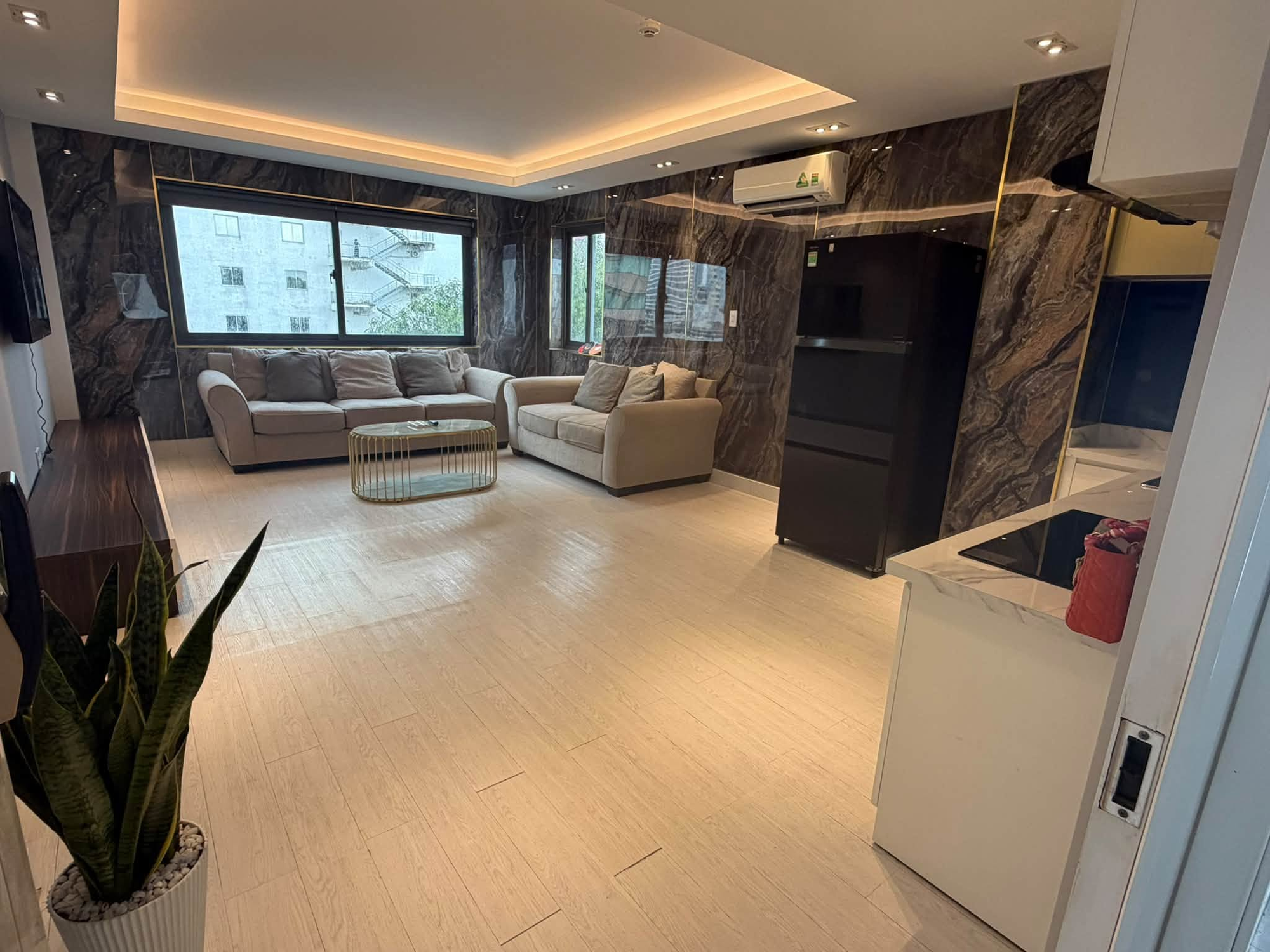 Căn nhà có phòng khách rộng 100m2 của mỹ nhân Trại Buôn Người - Ảnh 9.