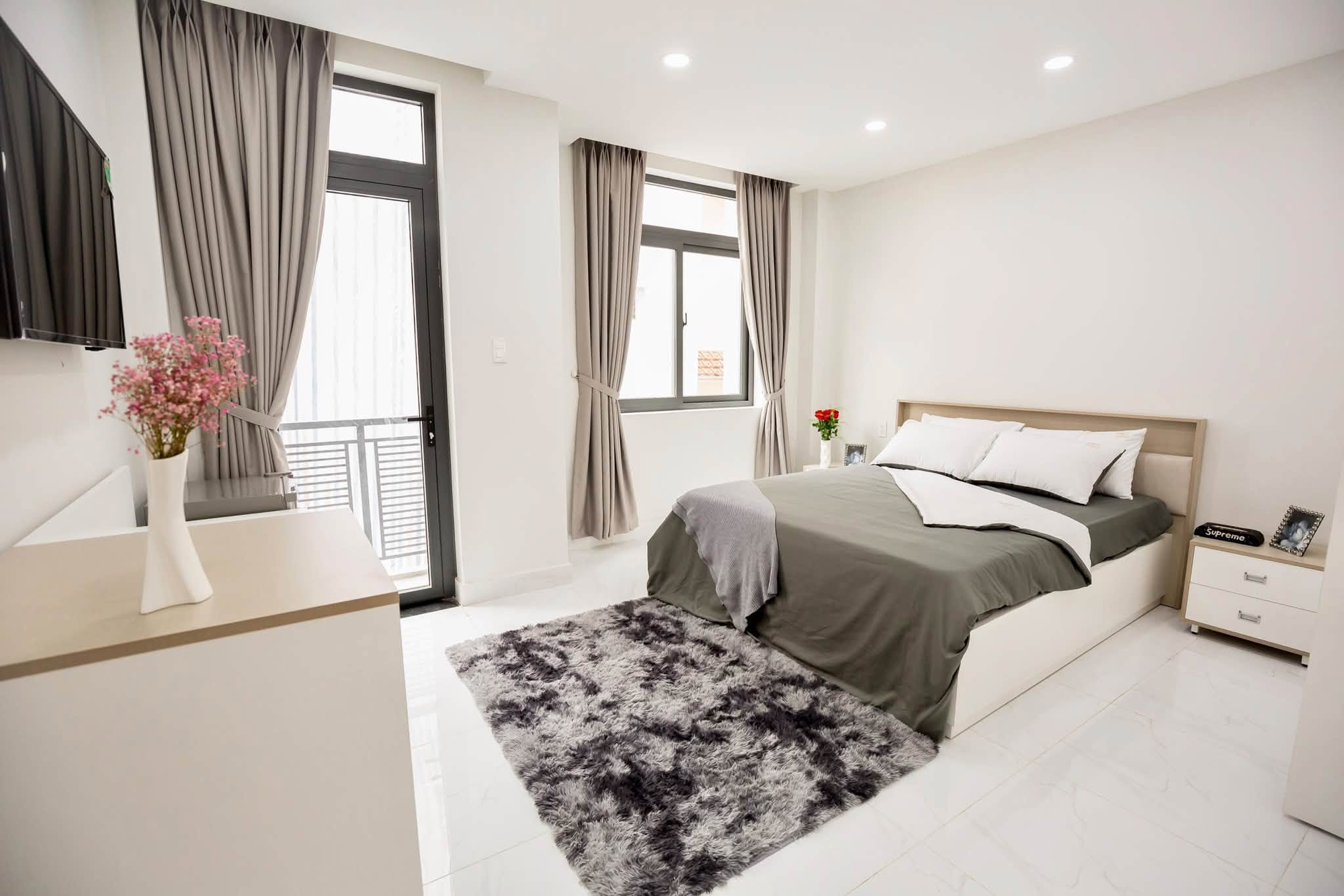Căn nhà có phòng khách rộng 100m2 của mỹ nhân Trại Buôn Người - Ảnh 11.