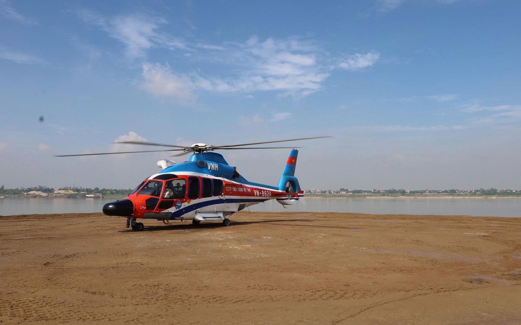 Chuyến bay đặc biệt của tỷ phú Phạm Nhật Vượng