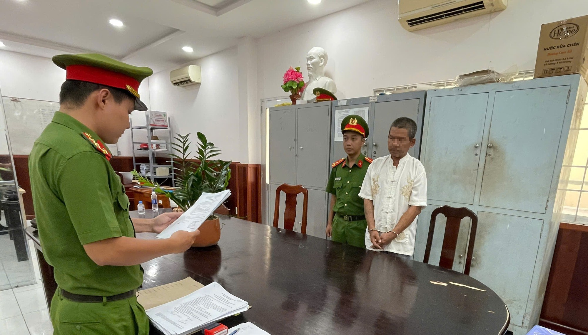 Ra lệnh bắt tạm giam Ngũ Bình Dương 48 tuổi - Ảnh 1.