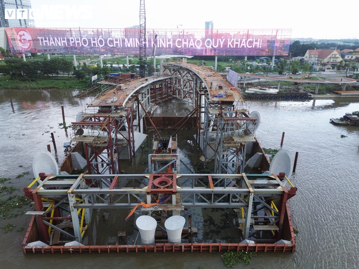 Tăng tốc thi công cầu đi bộ nghìn tỷ vượt sông Sài Gòn- Ảnh 7.