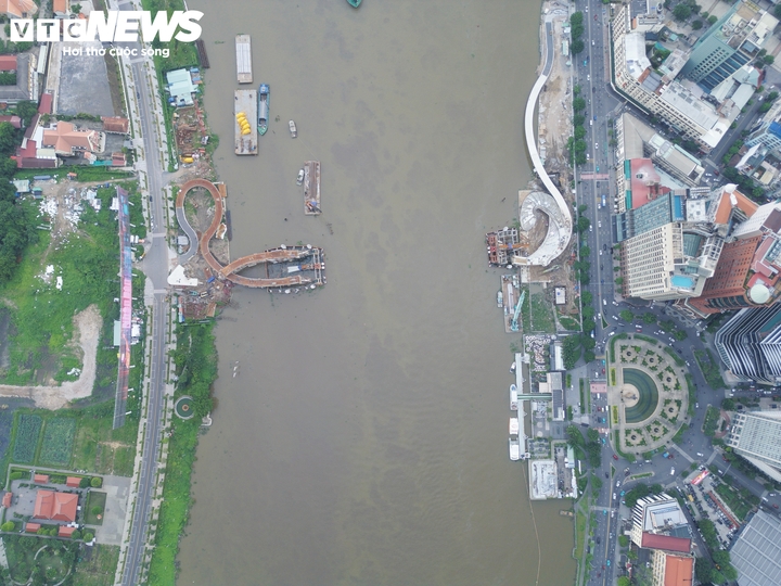 Tăng tốc thi công cầu đi bộ nghìn tỷ vượt sông Sài Gòn- Ảnh 1.