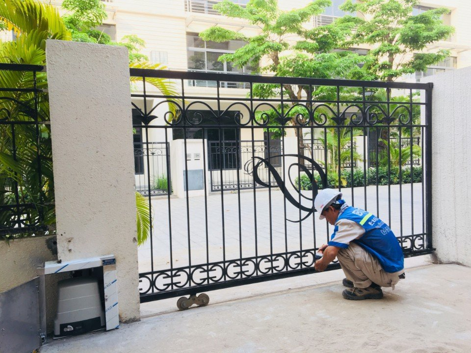 Lời khuyên cho các gia đình đang sử dụng cổng trượt - Ảnh 2.