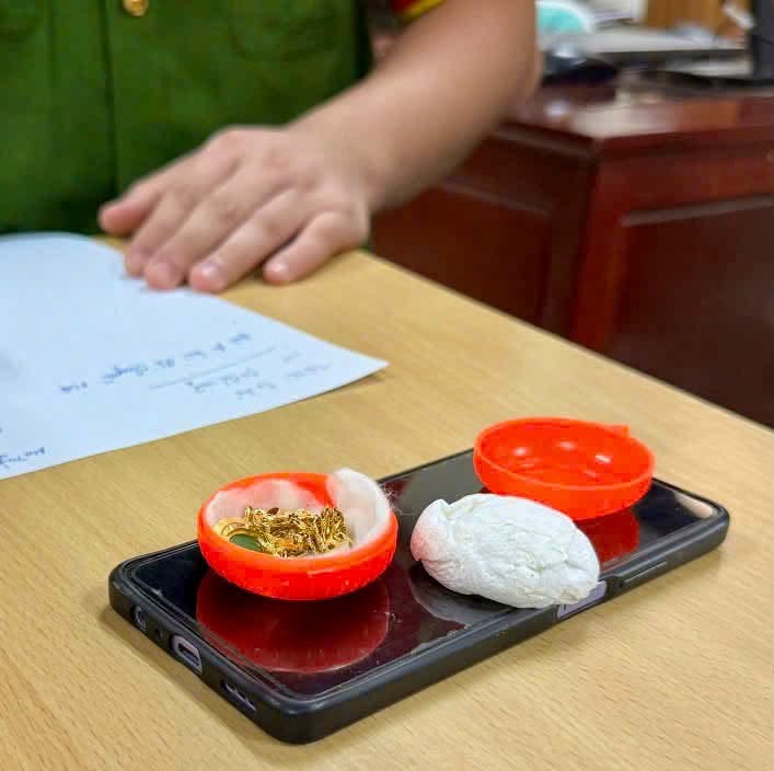 Sau cuộc gọi yêu cầu trả khoản nợ 2 tỷ đồng, người phụ nữ SN 1958 quyết không chuyển khoản mà báo công an Hà Tĩnh - Ảnh 2.