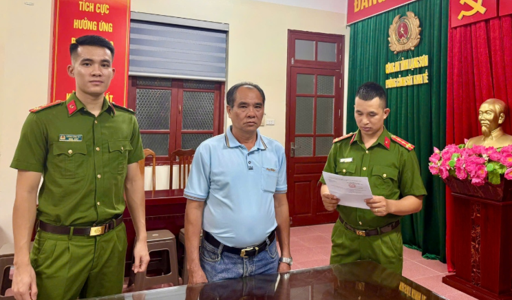 Khởi tố Giám đốc Công ty TNHH liên quan vụ đổ hơn 126 tấn chất thải xây dựng- Ảnh 1.