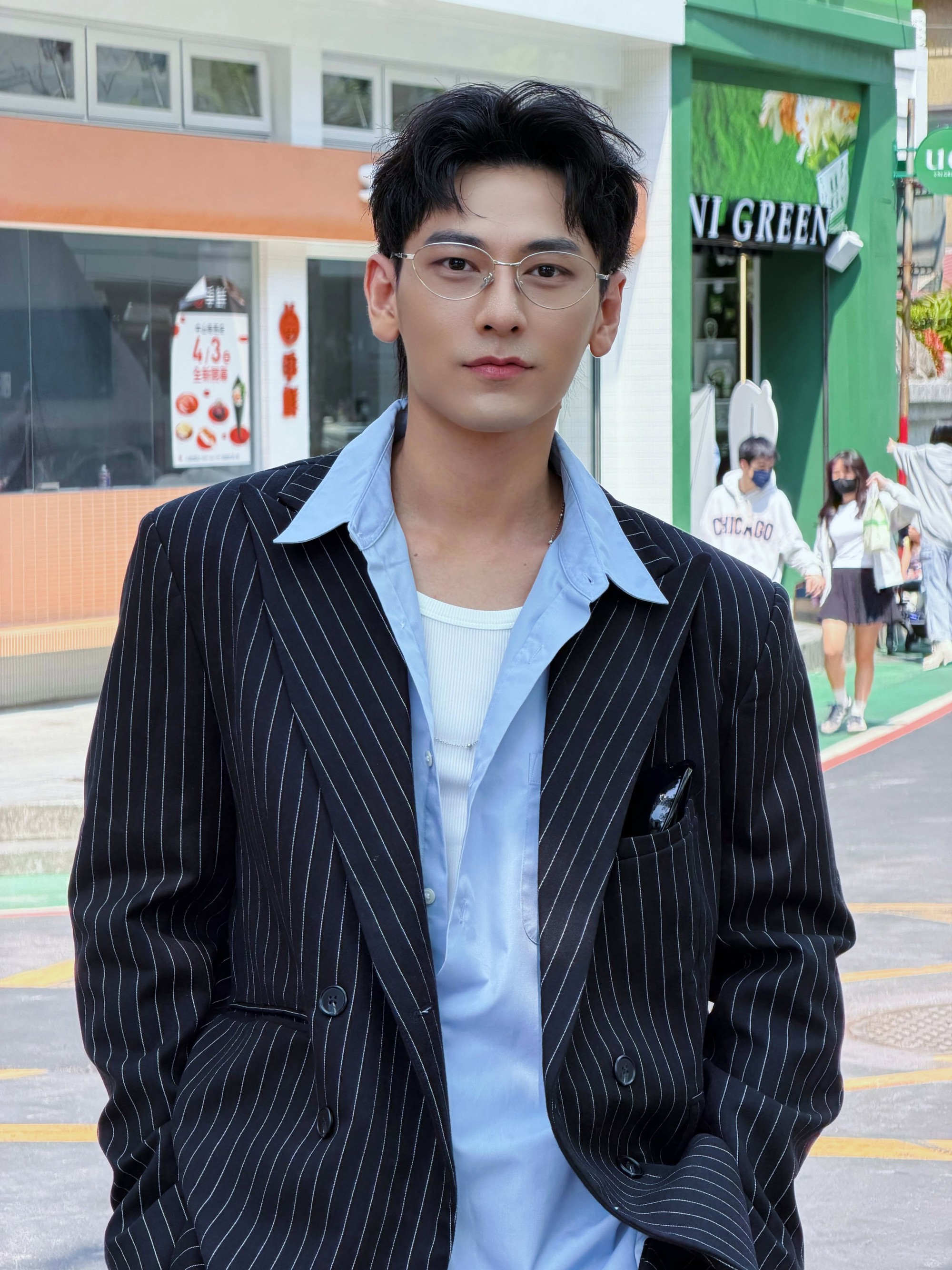 Ca sĩ Việt được đề cử đẹp nhất thế giới: Hát tới khi chống gậy, nhan sắc bảo chứng càng có tuổi càng lên hương - Ảnh 1.