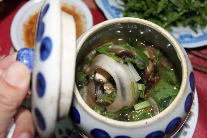 Đặc sản khiến nhiều người Việt còn e dè, khách Tây thử một miếng rồi ăn sạch - Ảnh 2.