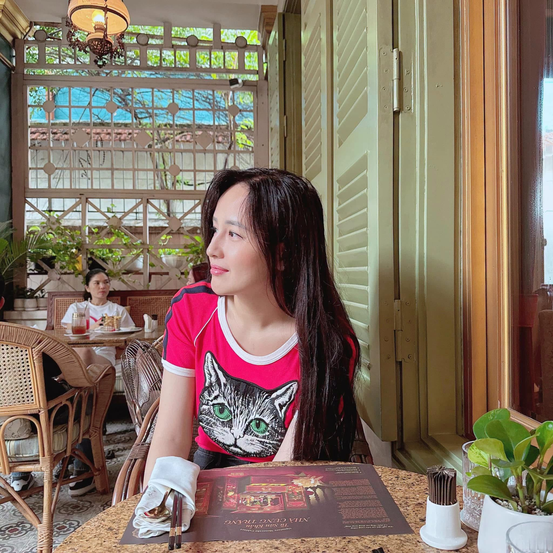 Hoa hậu giàu bậc nhất Việt Nam 38 chưa chồng con, đăng status dài 6 chữ- Ảnh 2.