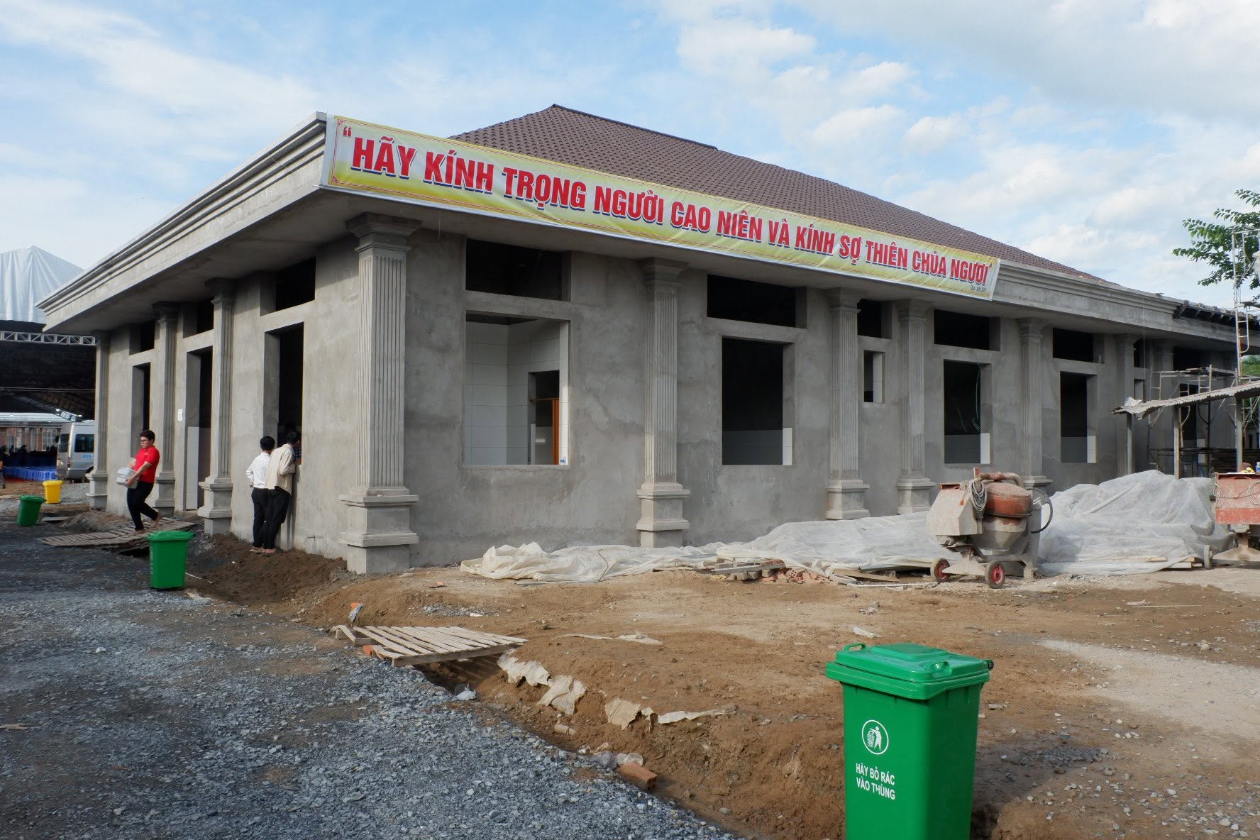 Việt Nam đã có "nhà dưỡng lão" nhận chăm sóc miễn phí 300 người cao tuổi đến cuối đời: Rộng 4,2ha, nơi ở kết hợp khu sinh thái đầy đủ vườn rau, ao cá - Ảnh 6.