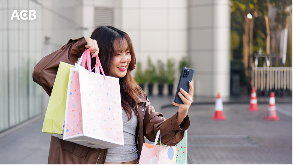 Tích điểm khi chi tiêu, nhận điểm dịp sinh nhật, khách hàng đổi được gì trên ACB Rewards? - Ảnh 2.