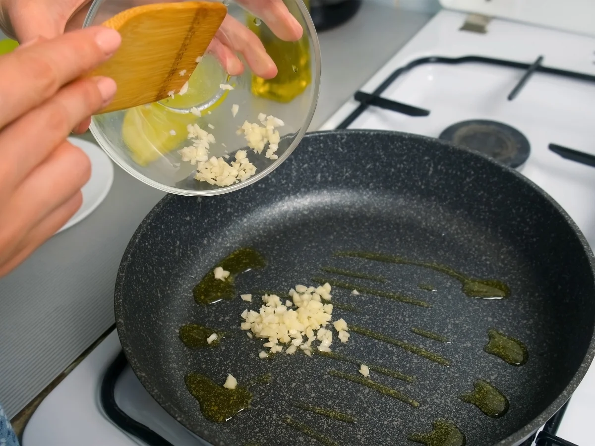 Dầu chưa bốc khói không có nghĩa là an toàn: Bác sĩ chỉ ra điều quan trọng khi chọn dầu ăn, nhiều người vẫn bỏ qua - Ảnh 4.