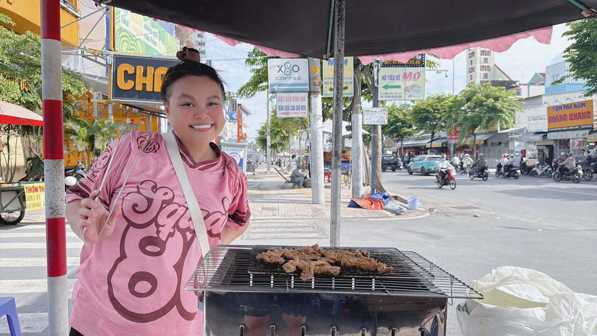 Nữ diễn viên đóng phim trăm tỷ của Trấn Thành giờ bán lẩu vịt ở phường Chánh Hưng, TP.HCM- Ảnh 4.