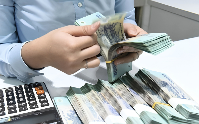 Cuối tháng 9 gửi ngân hàng 500 triệu, lãi tối đa bao nhiêu?- Ảnh 2.