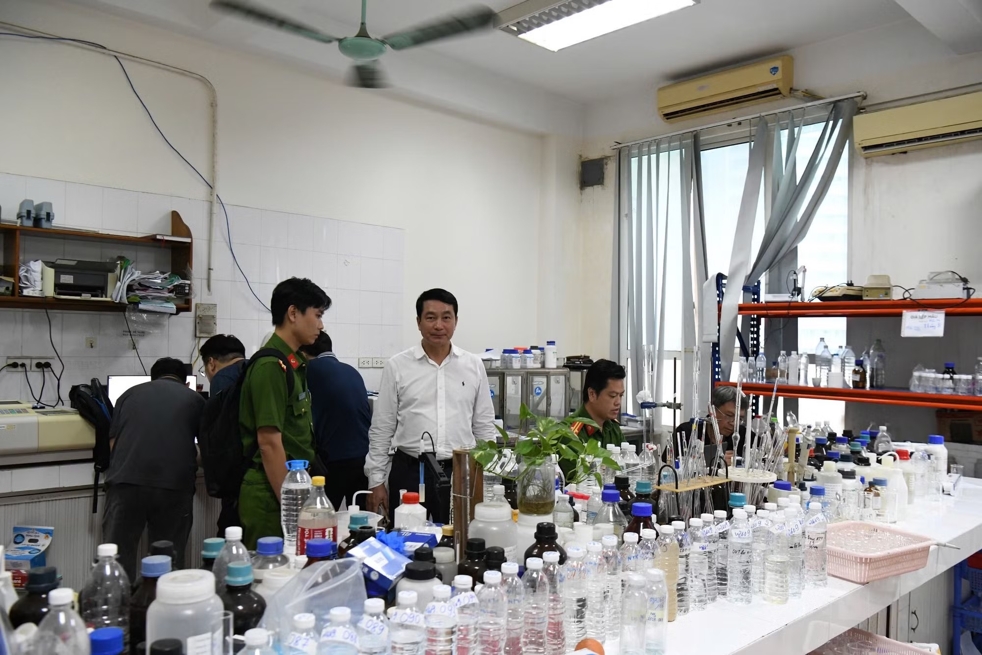 Khởi tố 28 bị can là lãnh đạo, cán bộ, nhân viên thuộc 4 viện, trung tâm môi trường, an toàn vệ sinh lao động- Ảnh 1.
