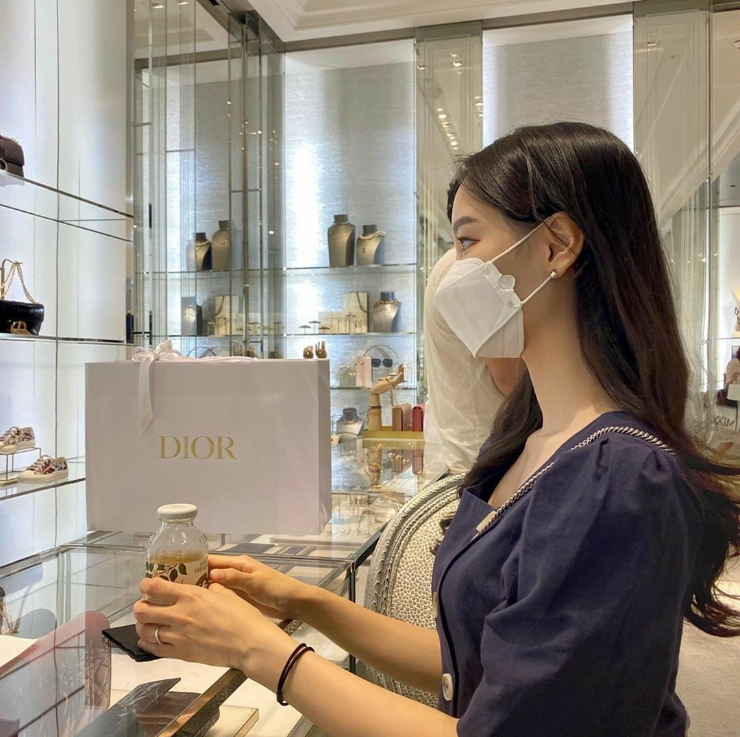 Ôm khoản nợ 618 triệu đồng vì ham mua sắm- Ảnh 1.