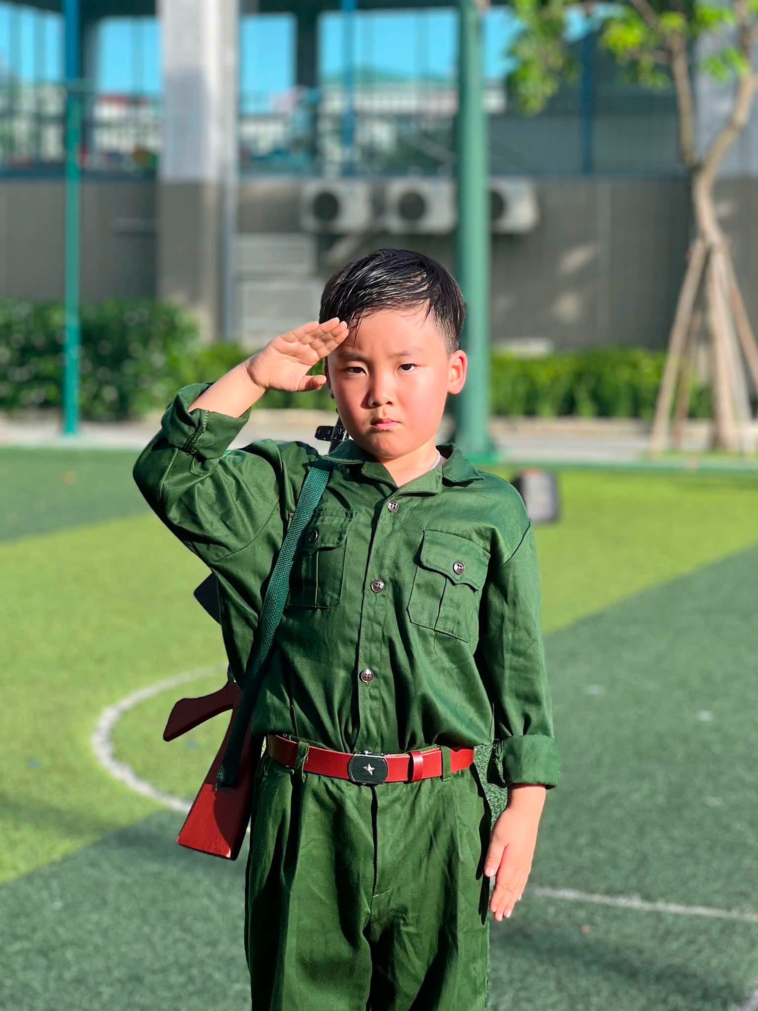 Con trai Hòa Minzy cao lớn phổng phao, nhận nhiệm vụ đặc biệt trong kỳ nghỉ lễ- Ảnh 2.