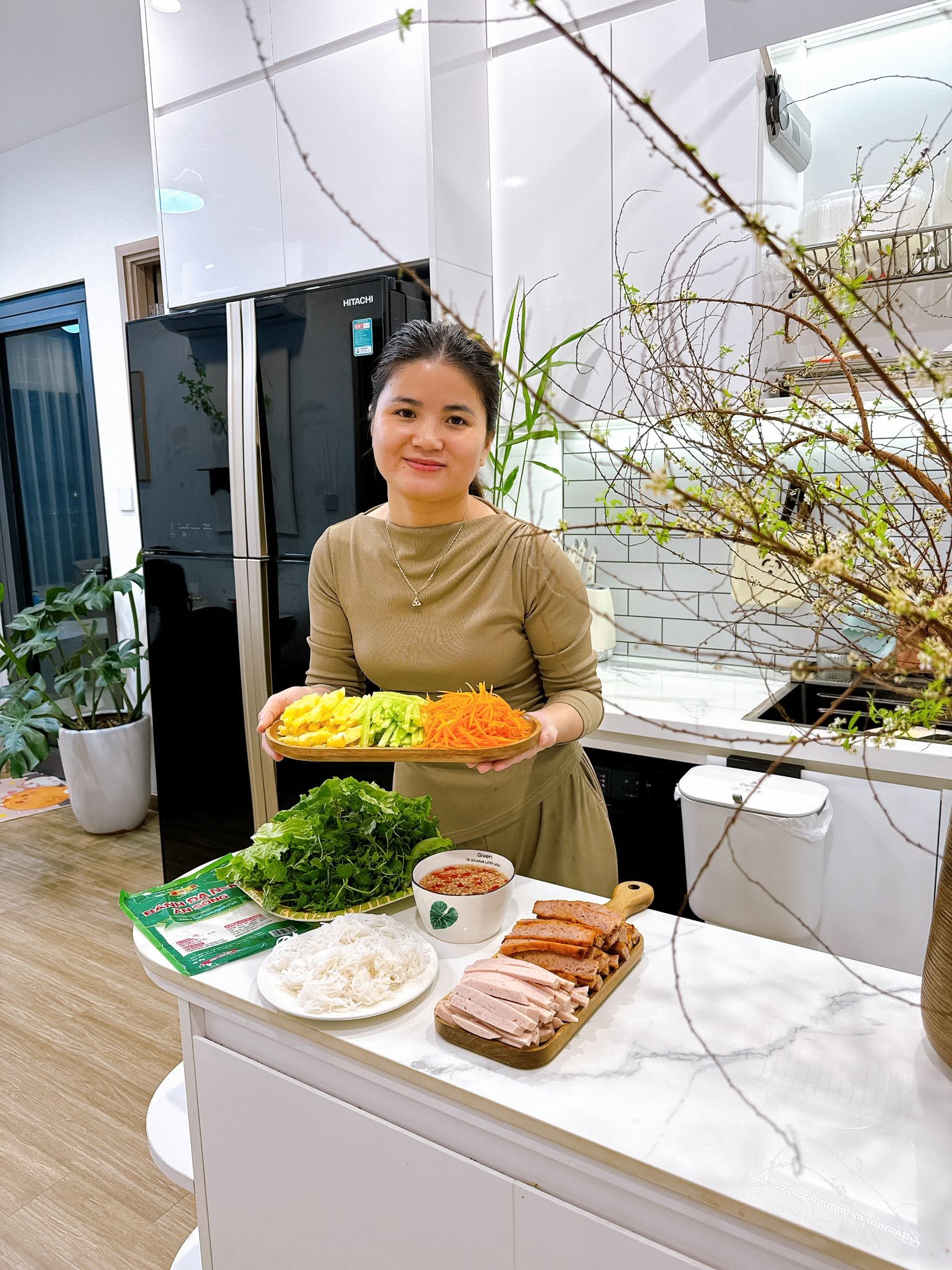 Mẹ bầu 5 tháng ở Hà Nội đi chợ 1 lần cho cả tuần: Ngân sách 1 triệu đồng, mở tủ lạnh là “có cả siêu thị”- Ảnh 1.