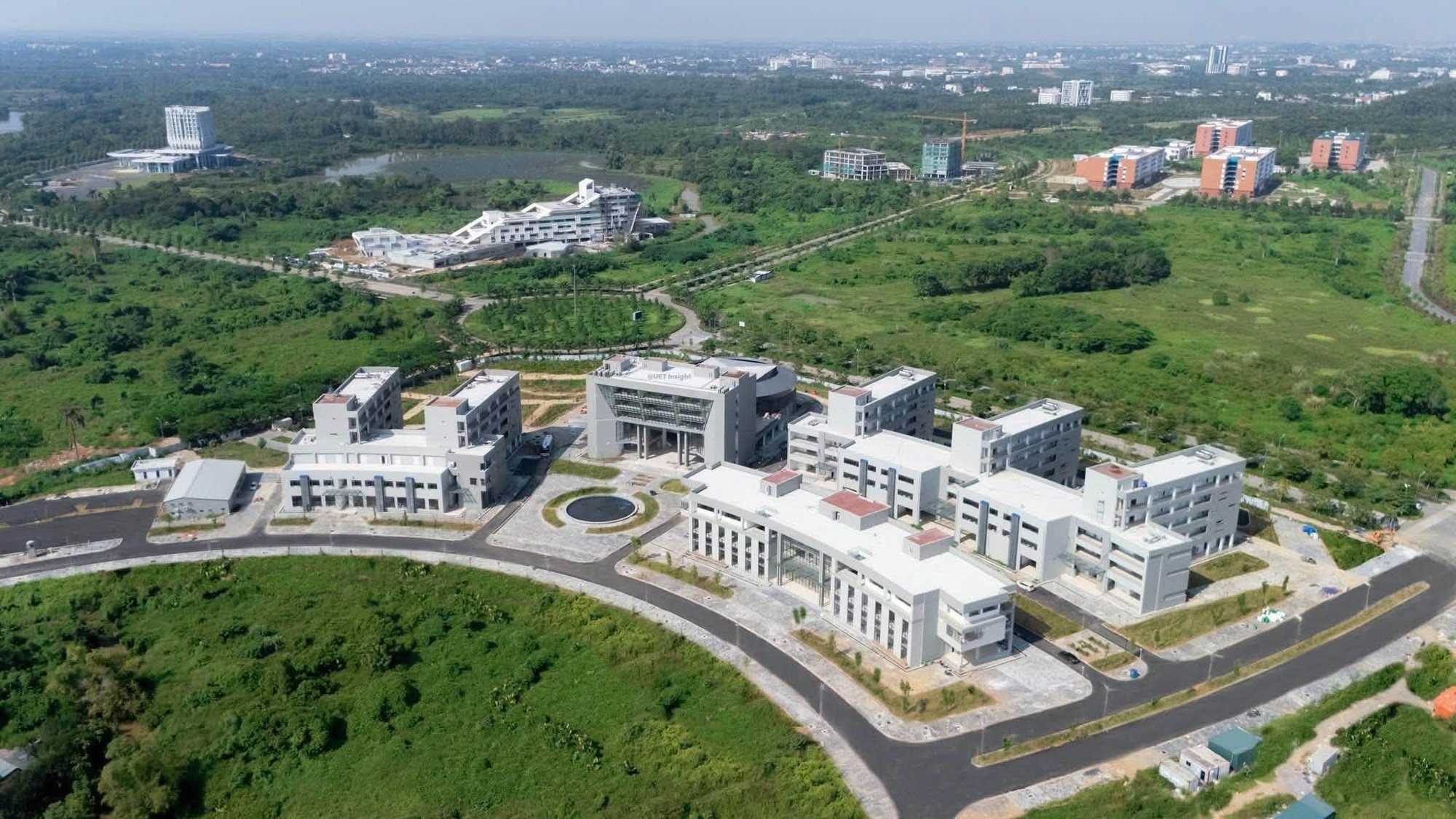 Đại học rộng nhất Việt Nam chính thức đón 17.000 sinh viên: Lộ diện loạt công trình hiện đại, sắp có tuyến metro 65.000 tỷ đồng kết nối trực tiếp trung tâm Hà Nội- Ảnh 2.
