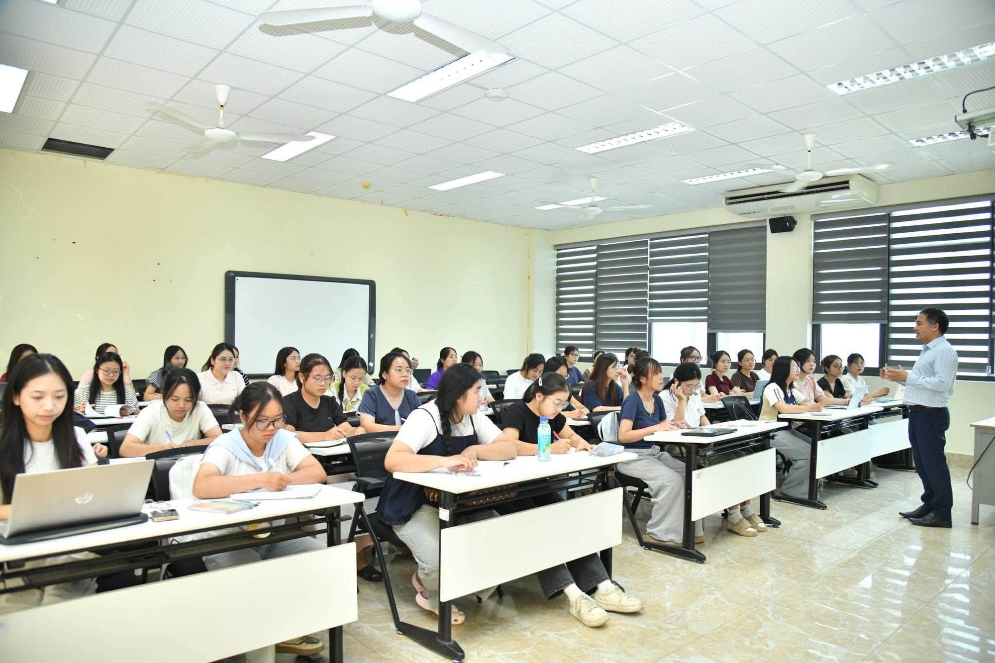 Đại học rộng nhất Việt Nam chính thức đón 17.000 sinh viên: Lộ diện loạt công trình hiện đại, sắp có tuyến metro 65.000 tỷ đồng kết nối trực tiếp trung tâm Hà Nội- Ảnh 6.
