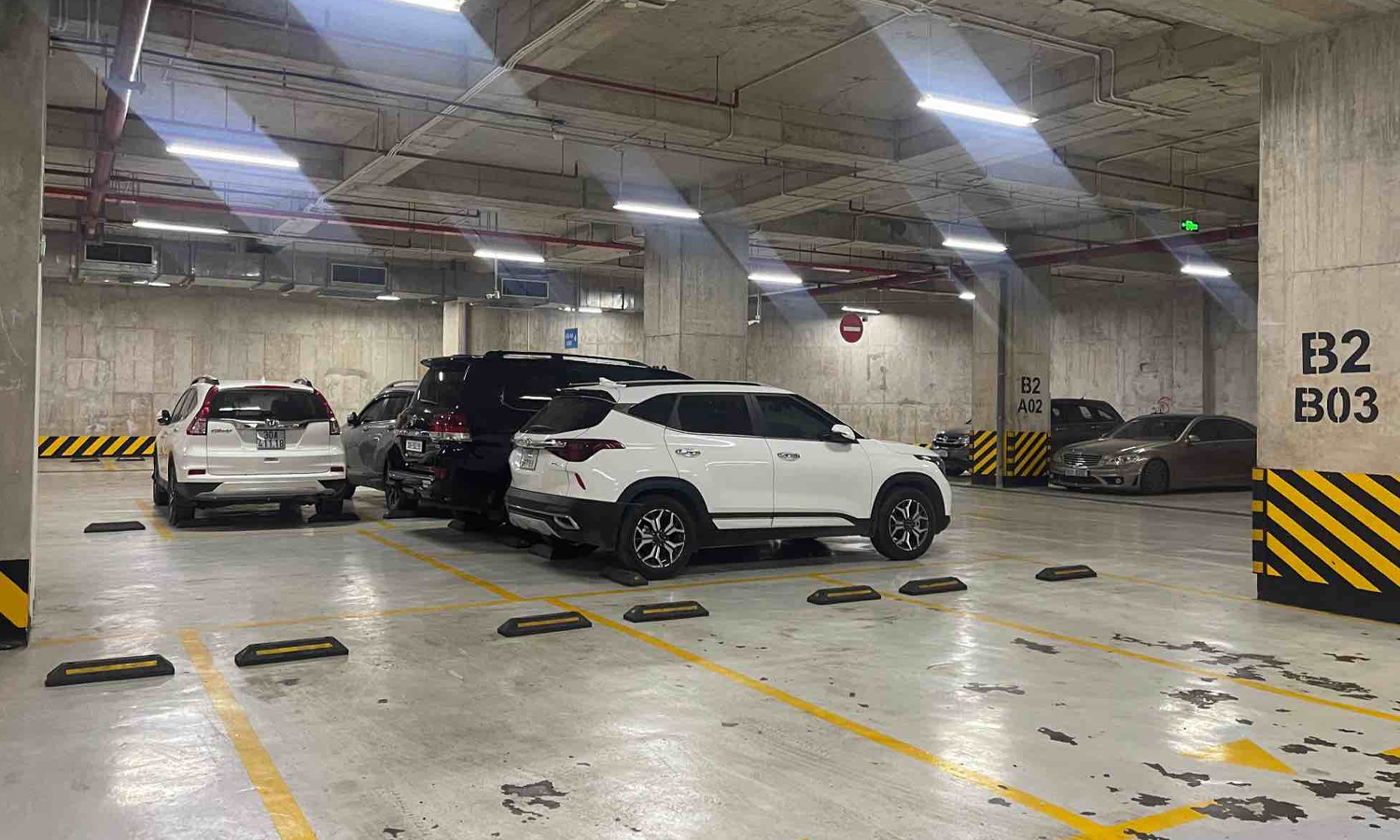 Bán, cho thuê chỗ để ô tô chung cư trái quy định bị phạt tới 200 triệu đồng- Ảnh 1.