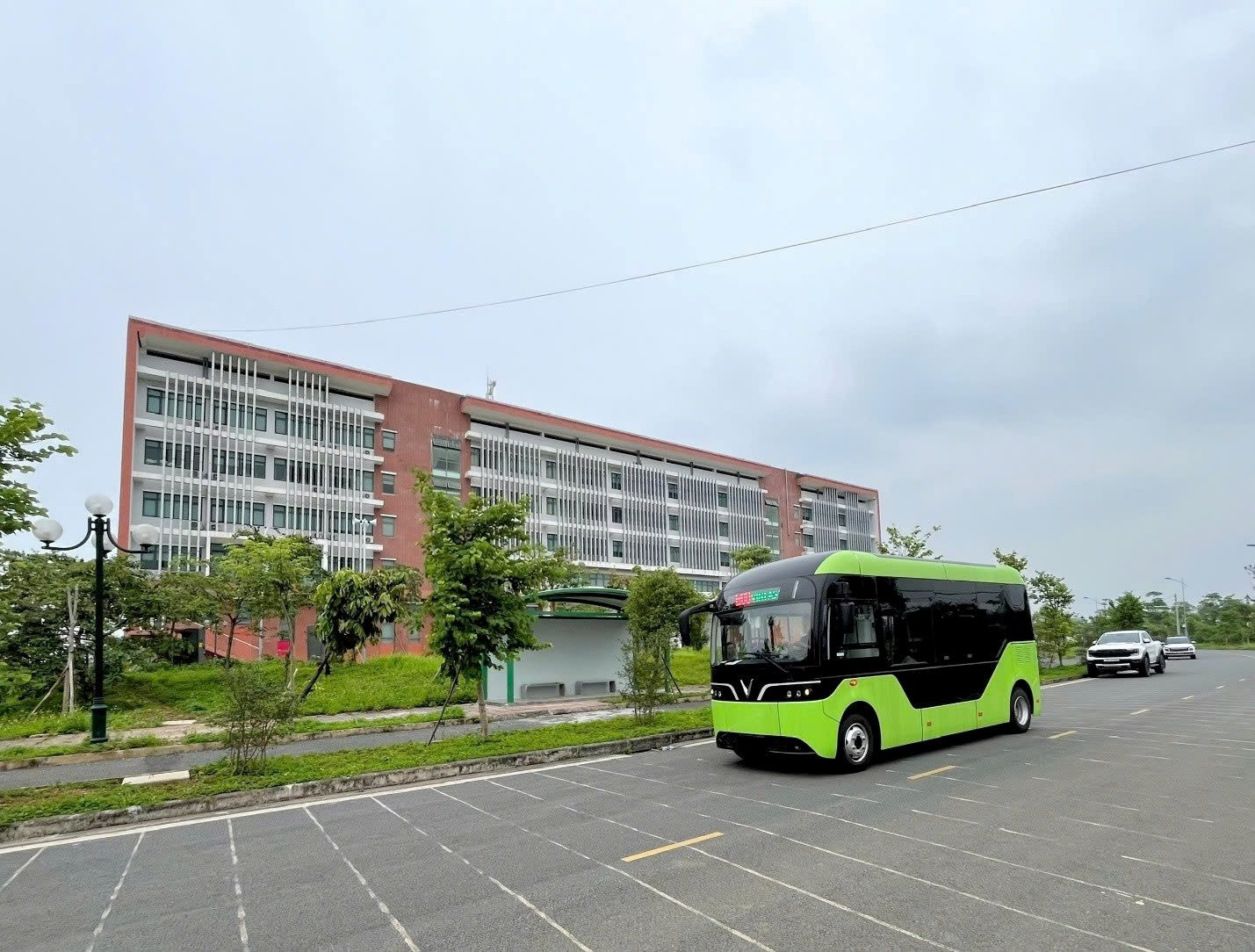 Đại học rộng nhất Việt Nam chính thức đón 17.000 sinh viên: Lộ diện loạt công trình hiện đại, sắp có tuyến metro 65.000 tỷ đồng kết nối trực tiếp trung tâm Hà Nội- Ảnh 13.