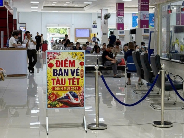 Bắt đầu bán 300.000 vé tàu Tết Nguyên đán 2027: Những ai được giảm giá?- Ảnh 1.