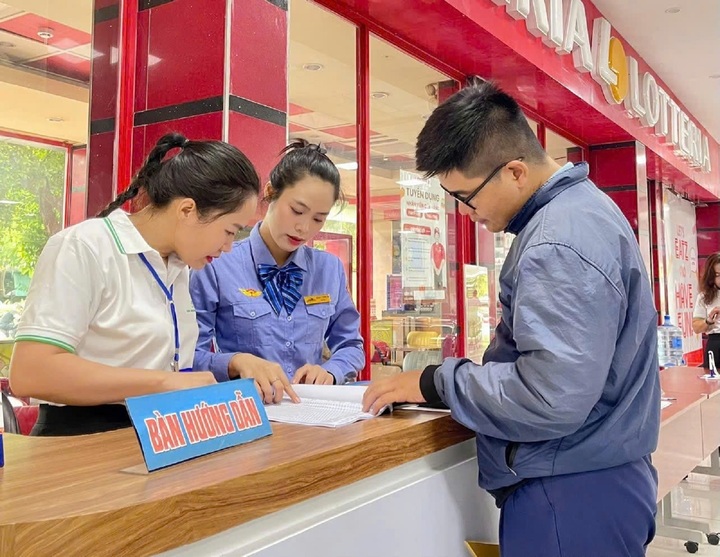 Bắt đầu bán 300.000 vé tàu Tết Nguyên đán 2027: Những ai được giảm giá?- Ảnh 2.
