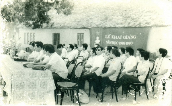 Khai giảng của 8X, 9X khác hôm nay thế nào? Nhìn ảnh cũ là thấy cả một thời học sinh- Ảnh 3.