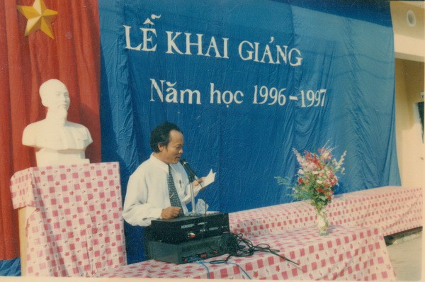 Khai giảng của 8X, 9X khác hôm nay thế nào? Nhìn ảnh cũ là thấy cả một thời học sinh- Ảnh 6.