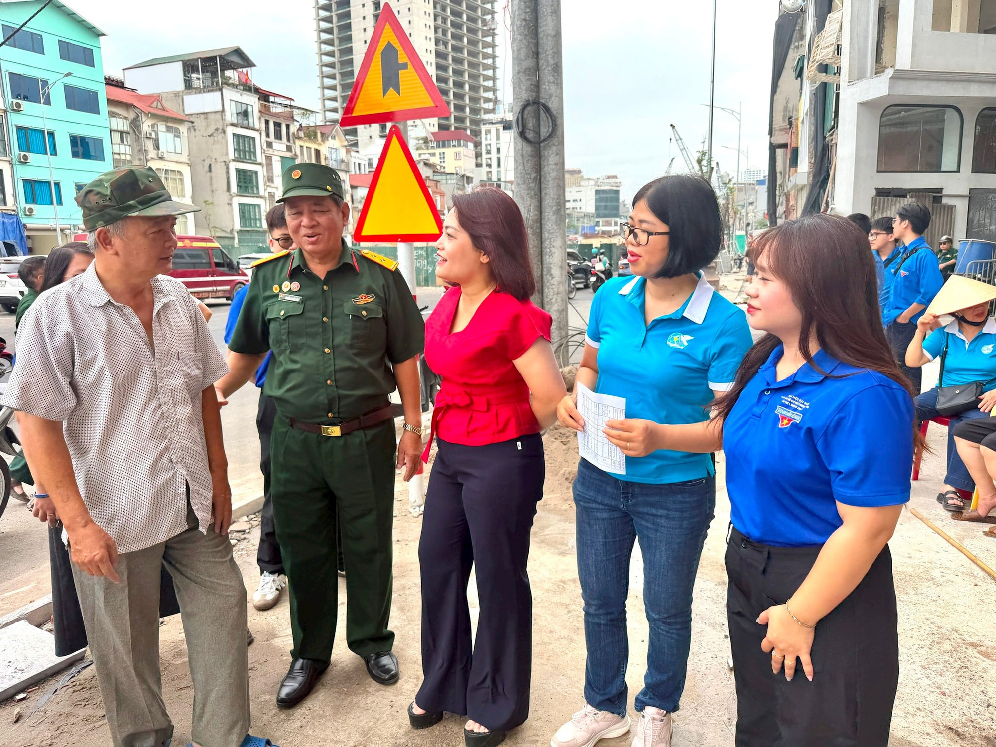 Phường Ô Chợ Dừa tăng cường vận động người dân, đẩy nhanh GPMB dự án bãi đỗ xe tại Vành đai 1- Ảnh 3.