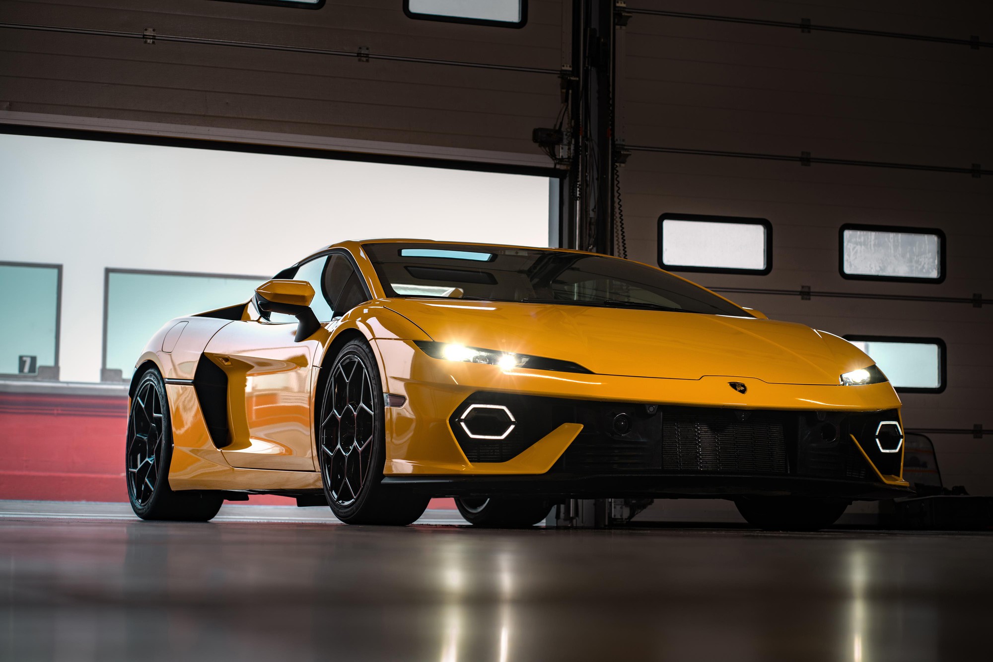 Cường Đô-la ‘khoe’ Lamborghini Temerario đầu tiên về Việt Nam, tiết lộ siêu xe giá khoảng 20 tỷ đồng là quà tặng cho khách mua nhà- Ảnh 3.