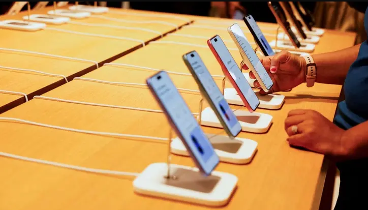 “Cơn sốt AI” đang tạo ra một nghịch lý chưa từng có: Smartphone cao cấp sống khỏe, điện thoại giá rẻ có nguy cơ biến mất- Ảnh 1.