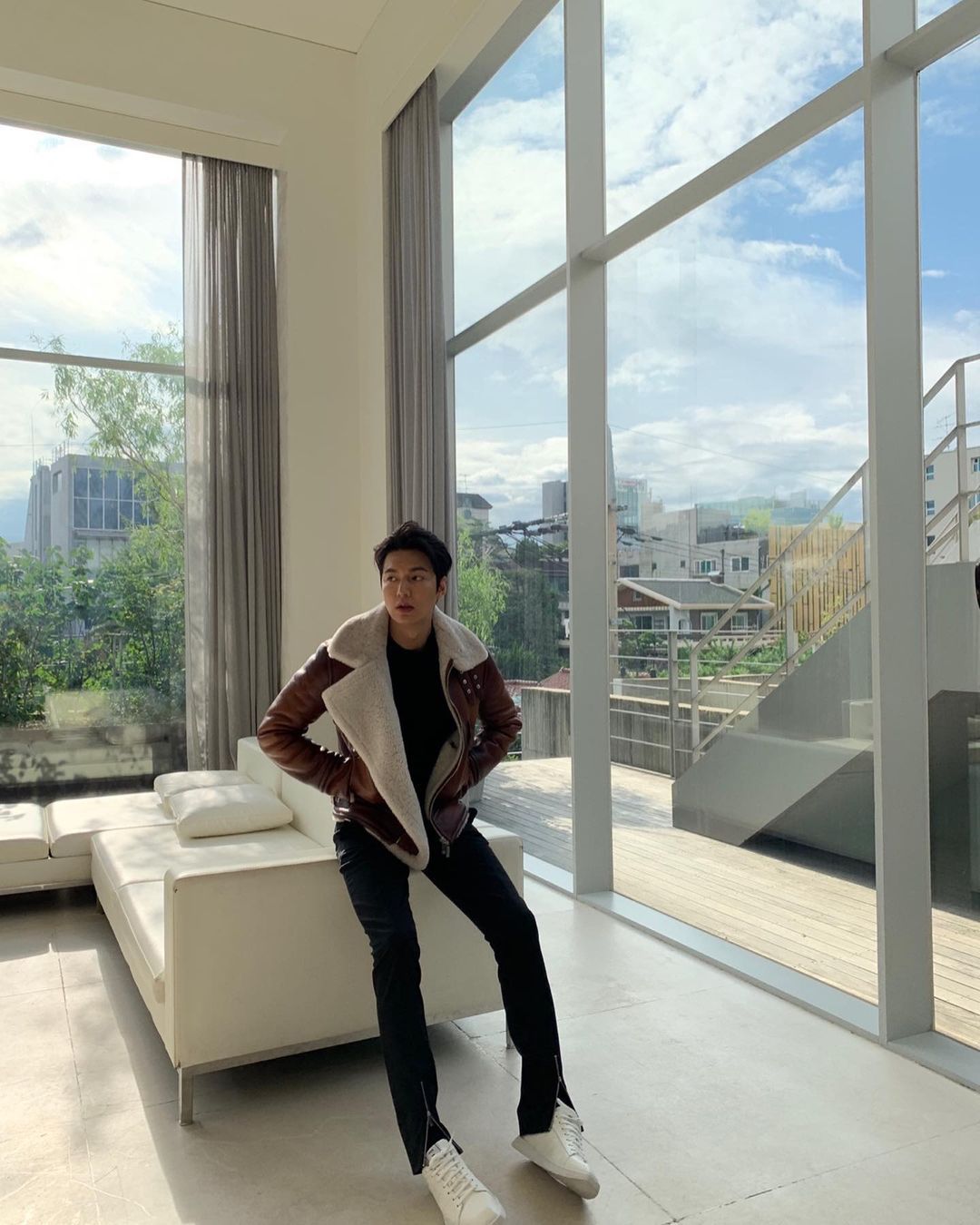 Bên trong căn biệt thự của Lee Min Ho - Ảnh 1.