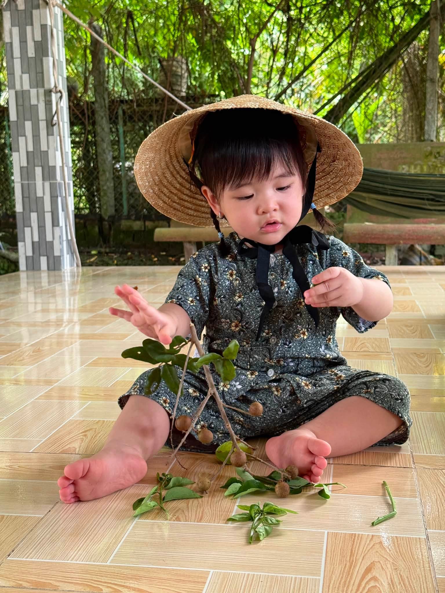 Gin Tuấn Kiệt khoe ảnh ngày nhỏ, giống con gái hiện tại đến 100%- Ảnh 4.