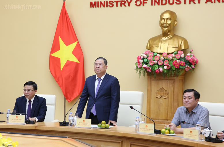 Phó Thủ tướng Thường trực Phạm Gia Túc trao Quyết định bổ nhiệm Thứ trưởng Bộ Công Thương- Ảnh 3.