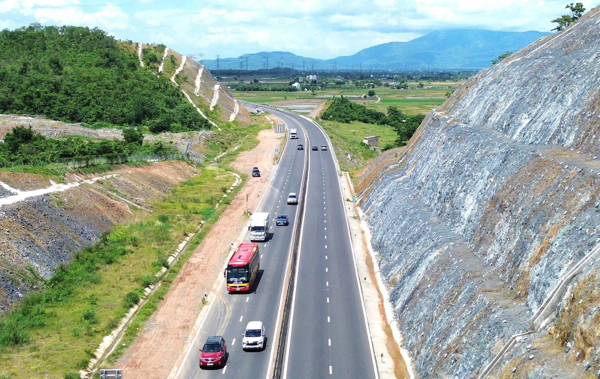 Đề xuất mở rộng hơn 350km cao tốc Bắc - Nam lên 6 làn xe- Ảnh 1.