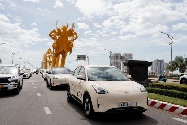 Mãn nhãn dàn Geely EX2 khoe cá tính cùng bộ sưu tập decal độc đáo tại Roadshow Đà Nẵng - Ảnh 3. Mãn nhãn dàn Geely EX2 khoe cá tính cùng bộ sưu tập decal độc đáo tại Roadshow Đà Nẵng - Ảnh 3.