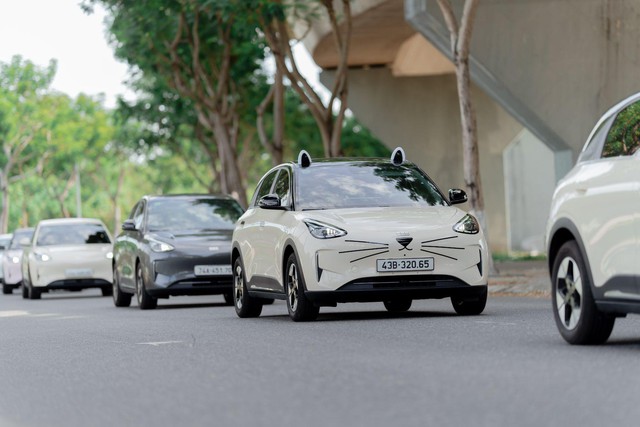 Mãn nhãn dàn Geely EX2 khoe cá tính cùng bộ sưu tập decal độc đáo tại Roadshow Đà Nẵng - Ảnh 4. Mãn nhãn dàn Geely EX2 khoe cá tính cùng bộ sưu tập decal độc đáo tại Roadshow Đà Nẵng - Ảnh 4.