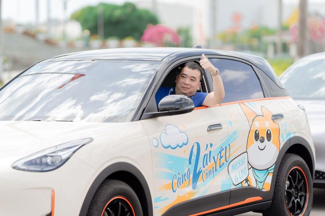 Mãn nhãn dàn Geely EX2 khoe cá tính cùng bộ sưu tập decal độc đáo tại Roadshow Đà Nẵng - Ảnh 5. Mãn nhãn dàn Geely EX2 khoe cá tính cùng bộ sưu tập decal độc đáo tại Roadshow Đà Nẵng - Ảnh 5.