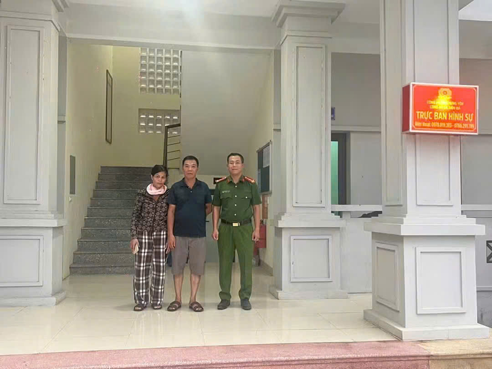 Nguyễn Thị Sam SN 1983 chuyển khoản 10.000.000 đồng cho con trai: Công an xác minh giao dịch sau khi nhận tin báo- Ảnh 1.