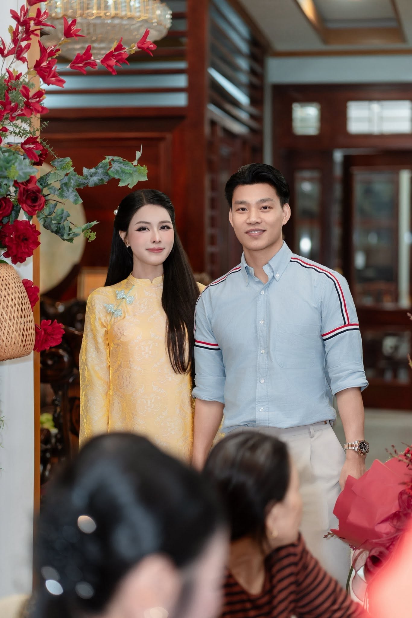 Tuyển thủ Việt Nam cưới “chị đẹp” là mẹ đơn thân, cách cư xử với con gái riêng của vợ gây chú ý- Ảnh 1.