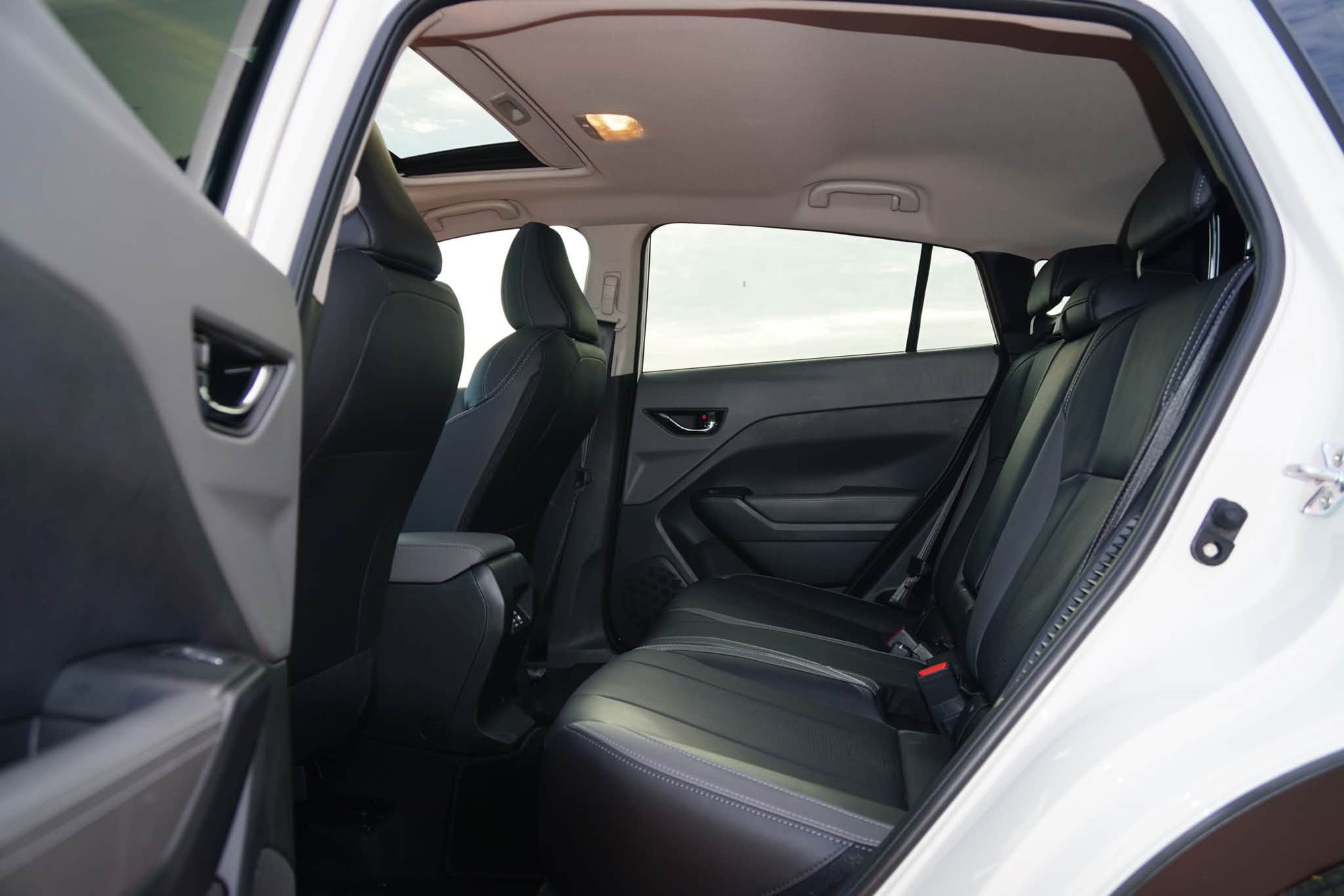 Giá Subaru Crosstrek chạm ‘đáy’: Giảm cao nhất 329 triệu đồng, bản tiêu chuẩn rẻ ngang Corolla Cross - Ảnh 5.