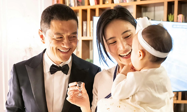 1 tài tử trượt dài vì nợ nần 1.665 tỷ đồng, cả vợ cũ "Thiên hậu" lẫn vợ mới Hoa hậu đều chạy mất dép!- Ảnh 7.