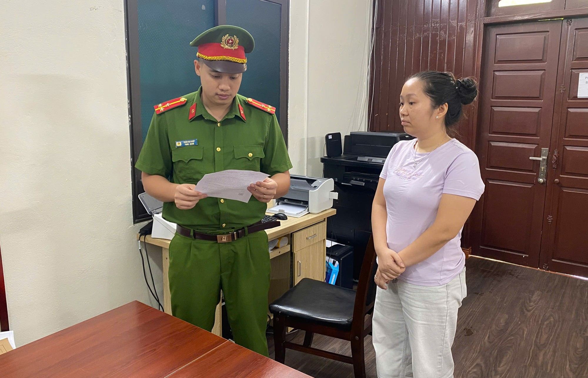 Ra quyết định khởi tố chủ hộ kinh doanh Phùng Thị Nhung SN 1989 - Ảnh 1.