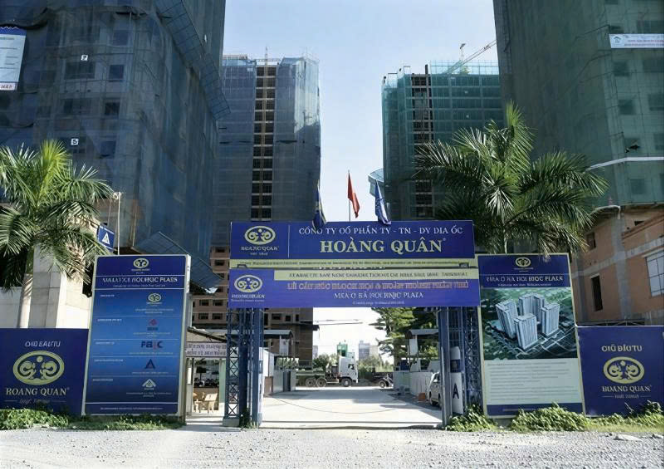 Ngân hàng thông báo thu giữ dự án và 26 nền đất liên quan Địa ốc Hoàng Quân để xử lý nợ   - Ảnh 1.