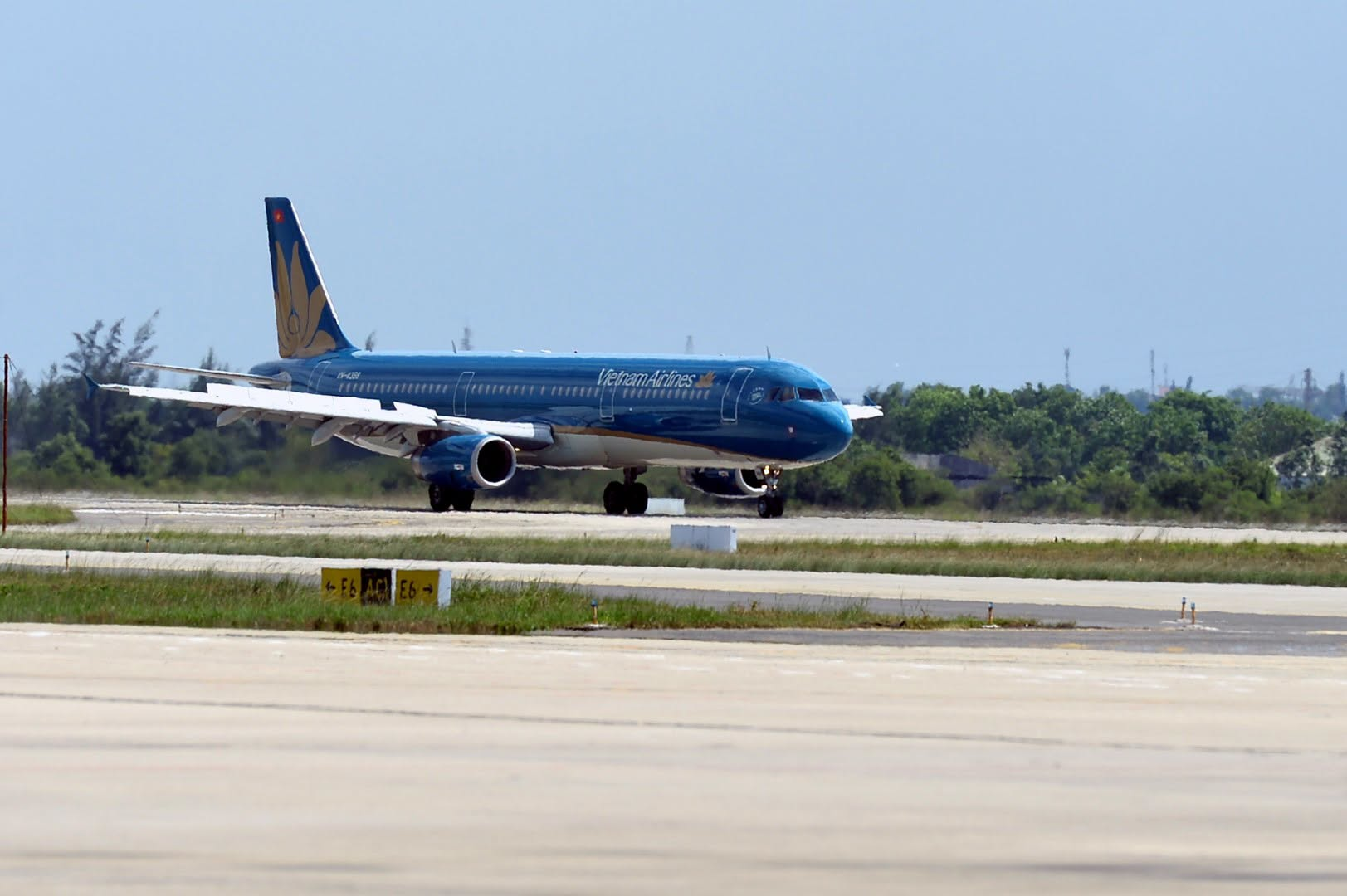 Hôm nay - 7/9, ghi nhận nhiều chuyến bay của Vietnam Airlines bất ngờ phải đổi lịch bay - Ảnh 1.