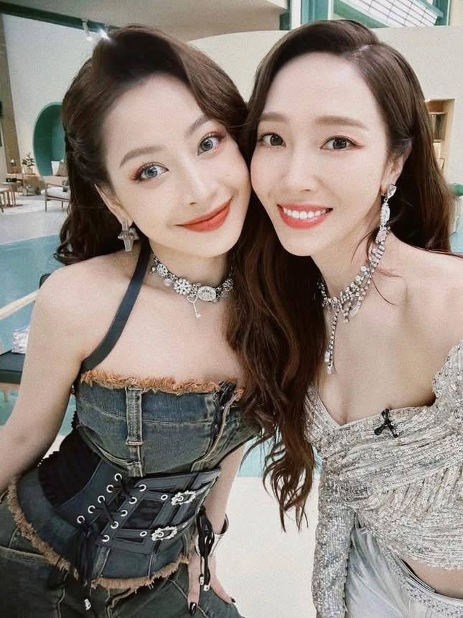 Mỹ nhân đẹp nhất Việt Nam ra quốc tế chưa một lần lép vế, đời thường là "sách giáo khoa" mặc đẹp được chị em copy- Ảnh 10.