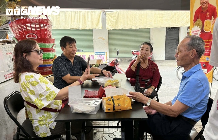 Vì sao sầu riêng tiền triệu luôn hút khách? - Ảnh 2.