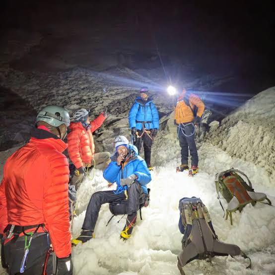 Việc nguy hiểm nhất con người có thể làm trên núi Everest là gì?- Ảnh 7.