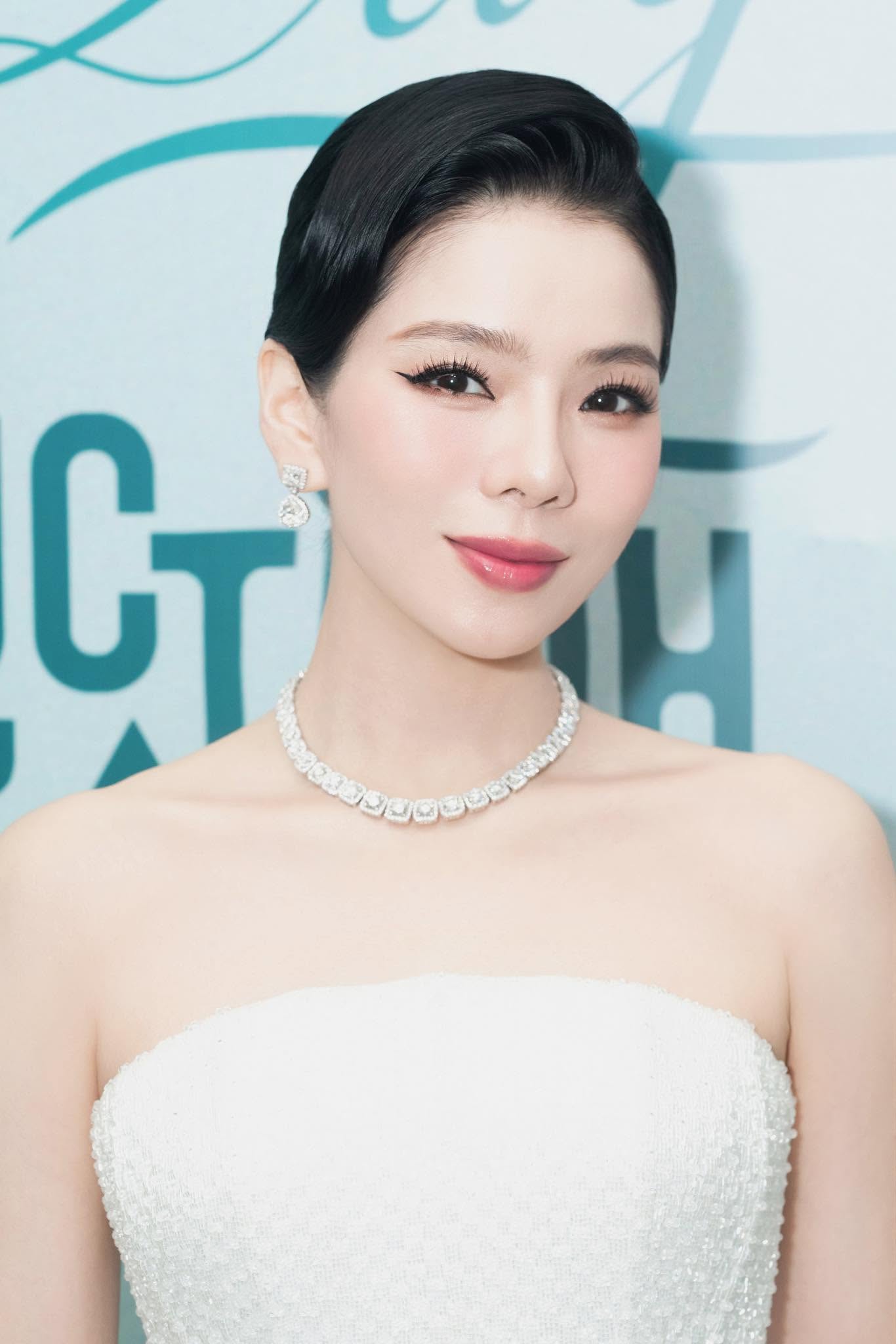 Ca sĩ Việt hát một show thu nửa tỷ: Chỉ nhờ giọng hát mà giàu kếch xù, 2 căn biệt thự gây choáng ở TP.HCM lẫn Hà Nội- Ảnh 7.